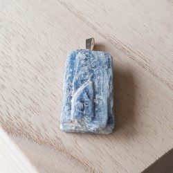 Kyaniet hanger ruw met sterling zilver