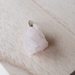 Rozenkwarts hanger ruw met sterling zilver